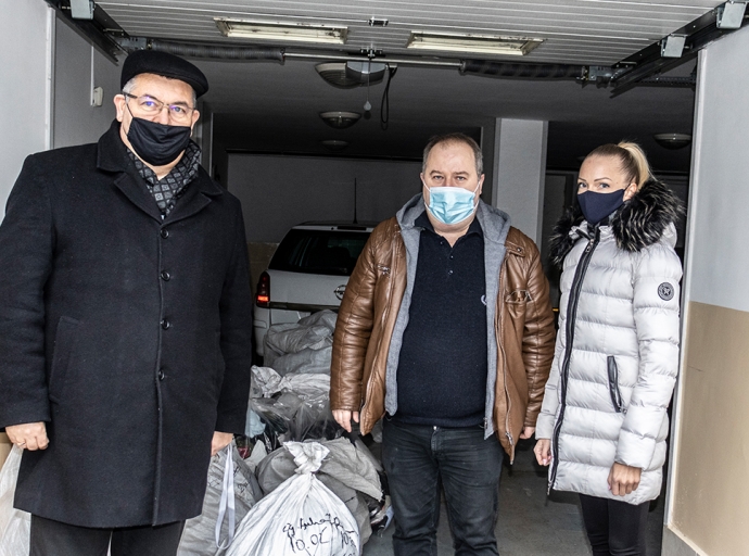 Ruhaadomány a rászorulóknak