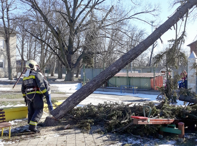 Viharkár elhárítása az óvodában