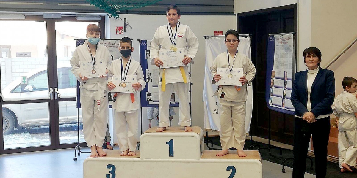 Éremeső a karateversenyen