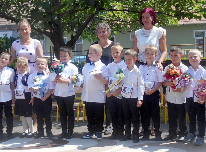 „Megyen már a kis óvodás iskolába…”