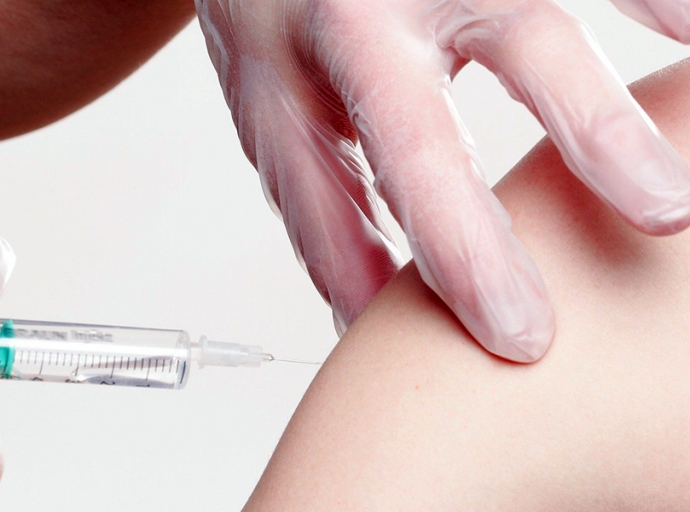 Védőoltás fiataloknak és időseknek