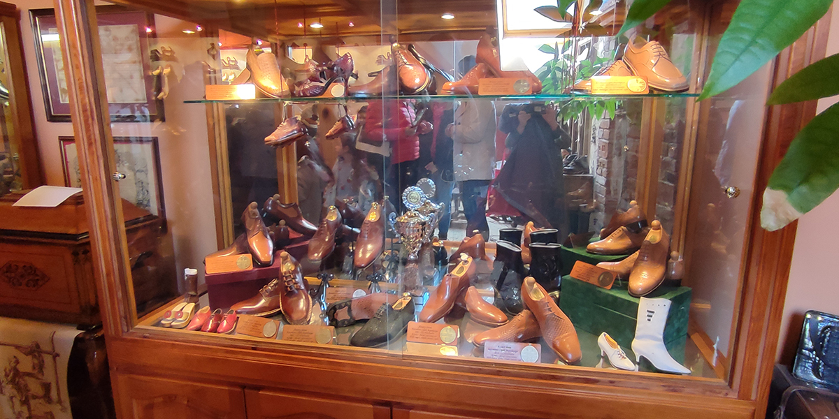 „Két lábnak egy kaptafája…”