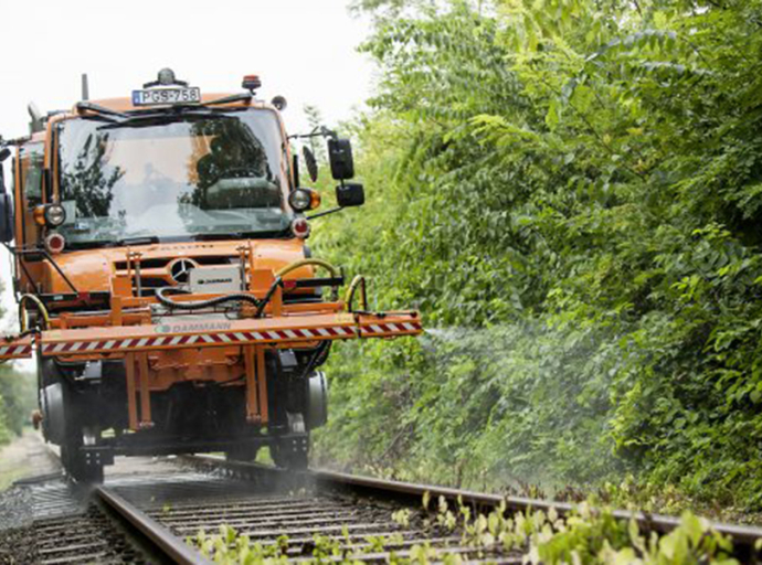 Vegyszeres gyomirtás a MÁV vasútvonal mentén