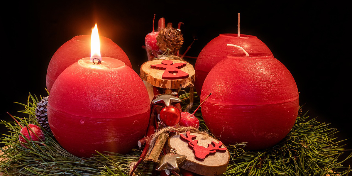 Első adventi gyertyagyújtás